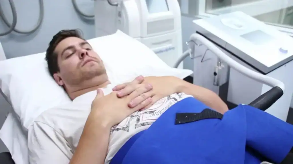 Image of male having body contouring Aldershot treatment