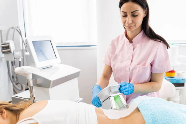 Cryolipolysis Aldershot treatment on a person's back to reduce fat.